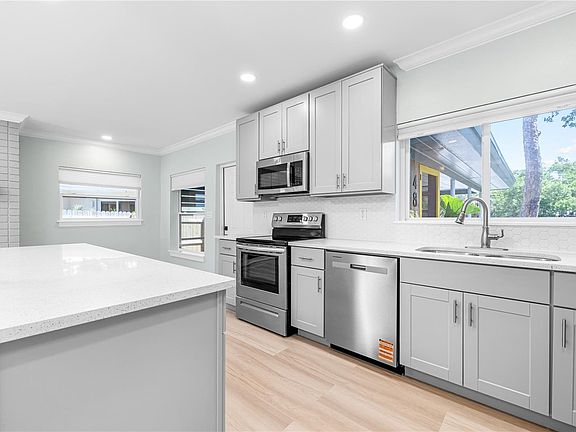 4th image of 4811 Juanita Way S