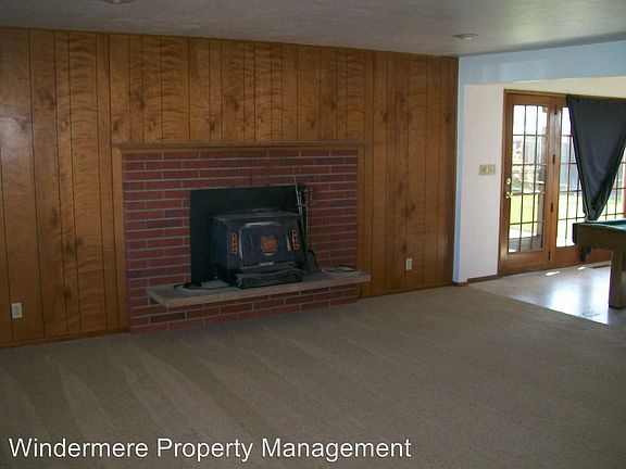 3rd image of 916 Martin Dr