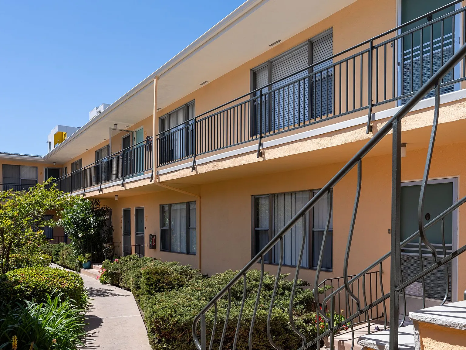 Del Rio Apartments — Photo 4