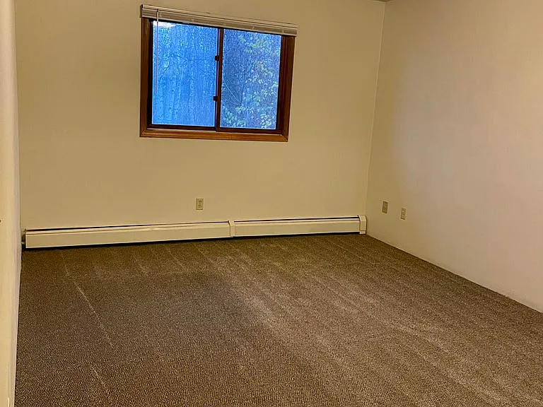 22647 Sherman St — Photo 5