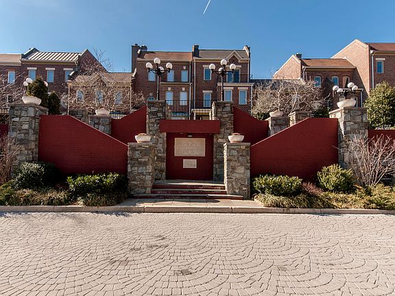 Entrance to Chancery Ct