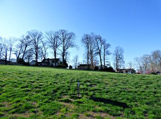 9 Fairway Dr, Dandridge, TN 37725