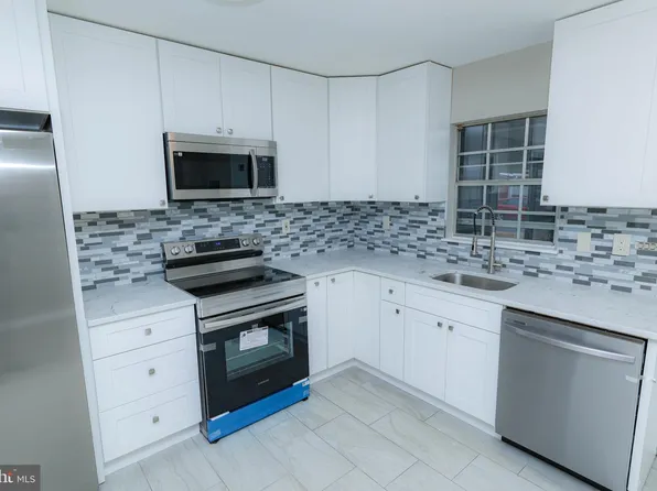 70 Dorchester Dr #C, Lakewood, NJ 08701