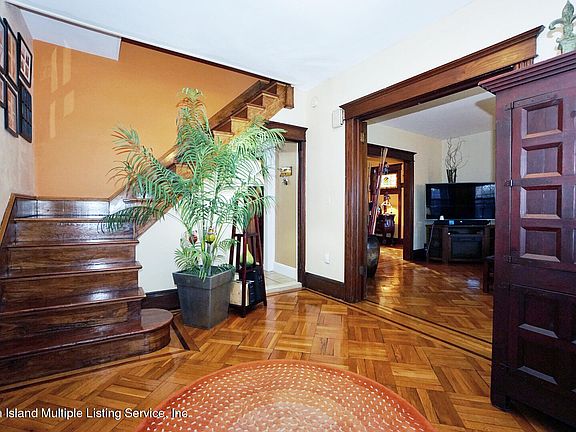 3rd image of 12 Crescent Ave