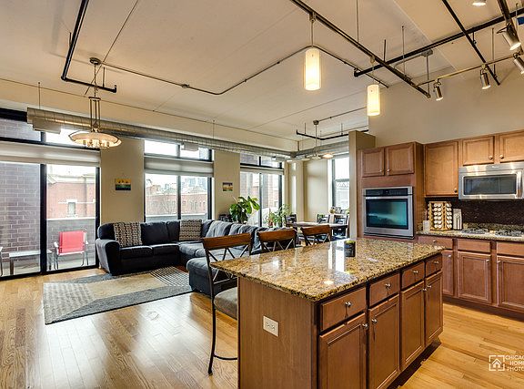 3rd image of 833 W 15th Pl Unit 308-W