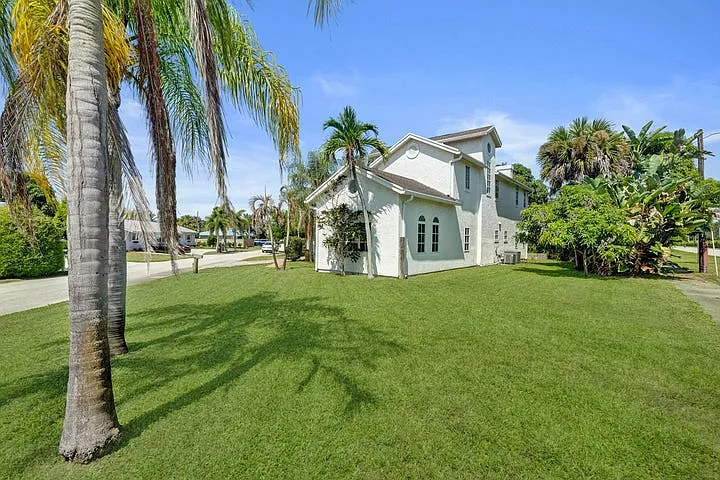 3 bed, 2075 sqft, $4,850 — Photo 2