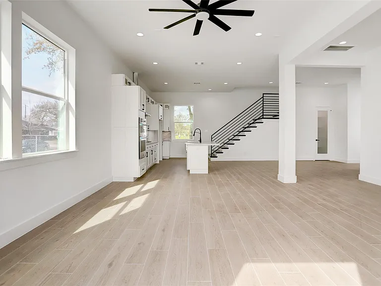 6816 Hartland Ave — Photo 5