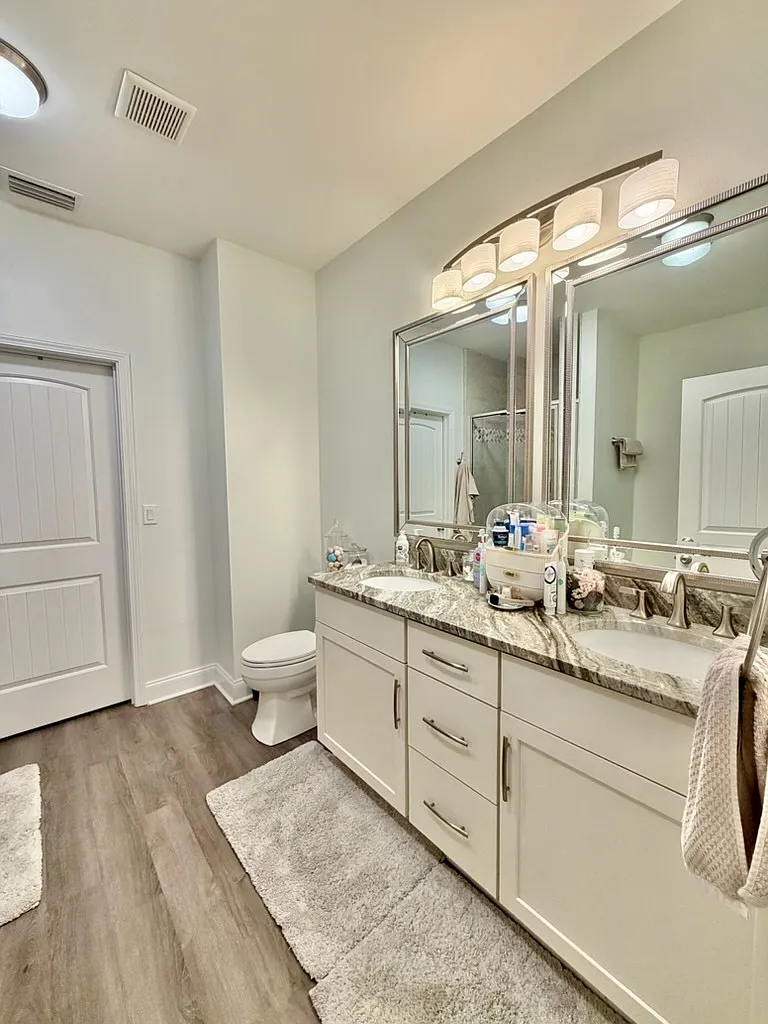 411B Redwood Avenue - 1 — Photo 4