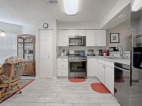 5th image of 1131 Meadowbend Dr