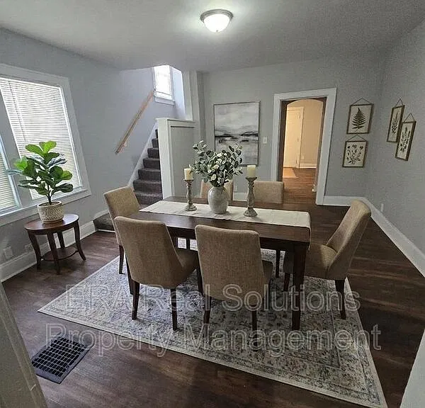 2205 W Sullivant Ave — Photo 3