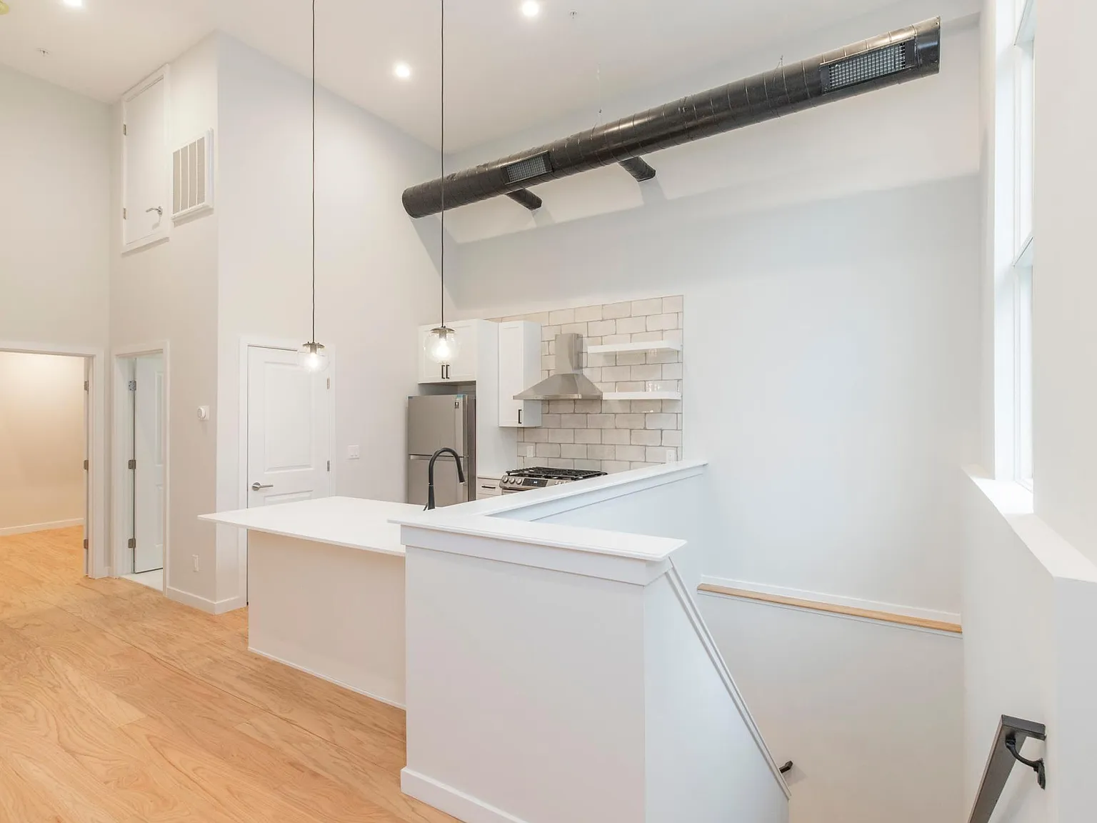 2 bed, 2.5 bath, 1150 sqft, $2,450 — Photo 2
