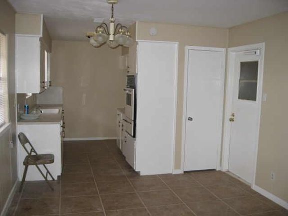 5th image of 2716 Dewberry Ln