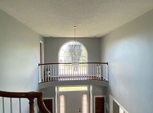 8219 Oakway Ln, Williamsville, NY 14221