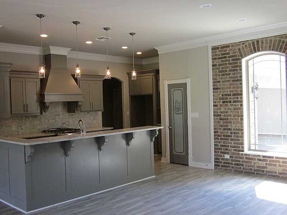 3rd image of 259 Arrowhead Dr