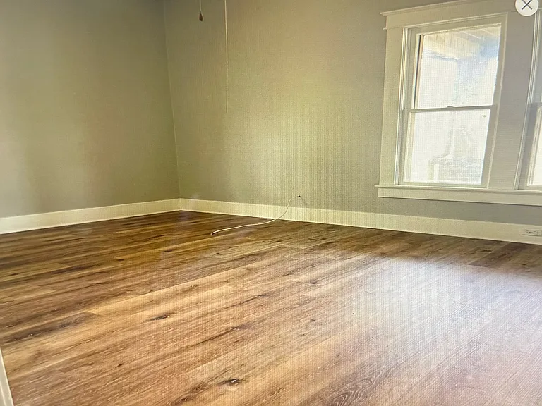 305 S Russell St — Photo 8