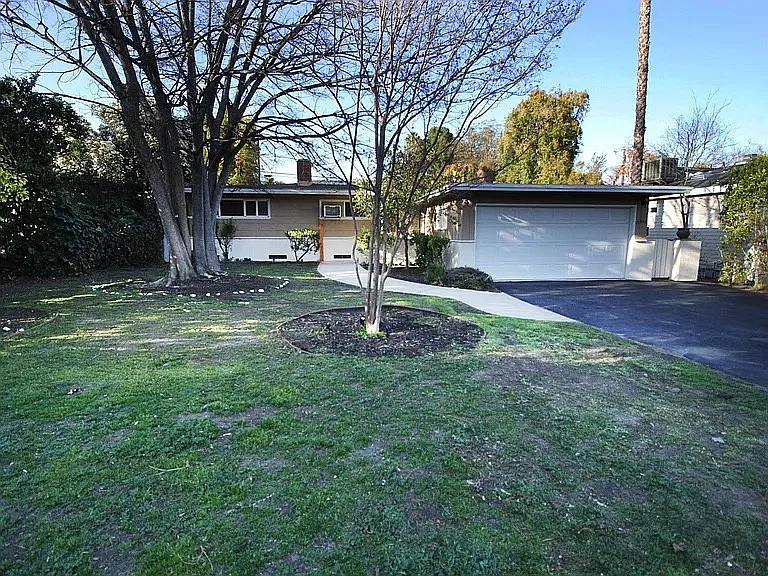 2 bed, 1.5 bath, 1400 sqft, $3,800 — Photo 1