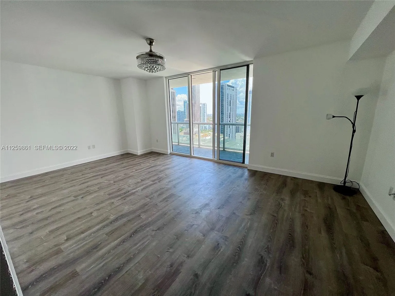 Studio, 567 sqft, $2,500 — Photo 2
