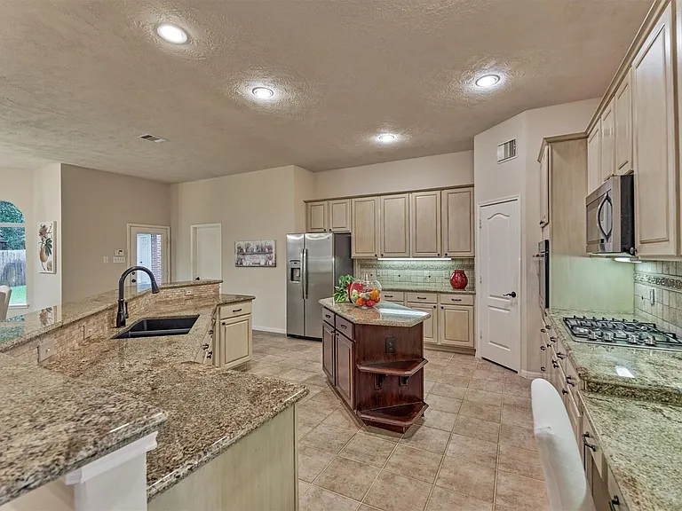 6615 Haughton Dr — Photo 25