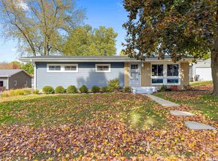 510 W Smith St, Roanoke, IL 61561