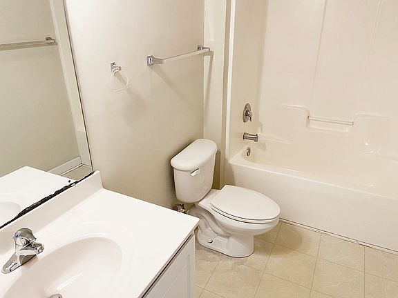 4th image of 5006 Carleton Dr Unit 157-1