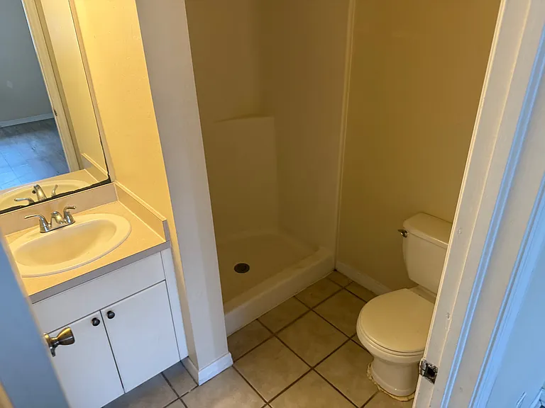 1129 Graystone Ave — Photo 3