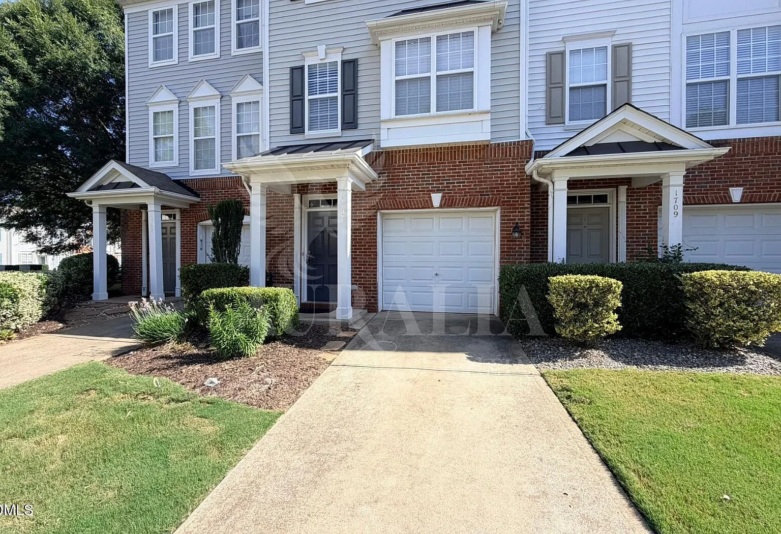 2 bed, 4.0 bath, 1846 sqft, $2,100 — Photo 3