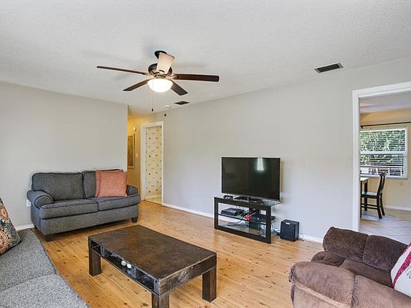 4th image of 713 N Gordon St