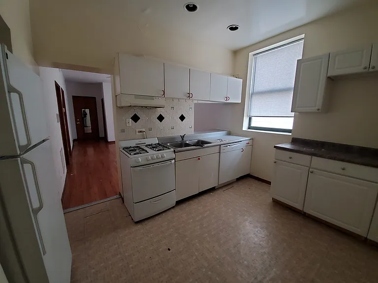 4353 N Kenmore Ave #2 — Photo 3