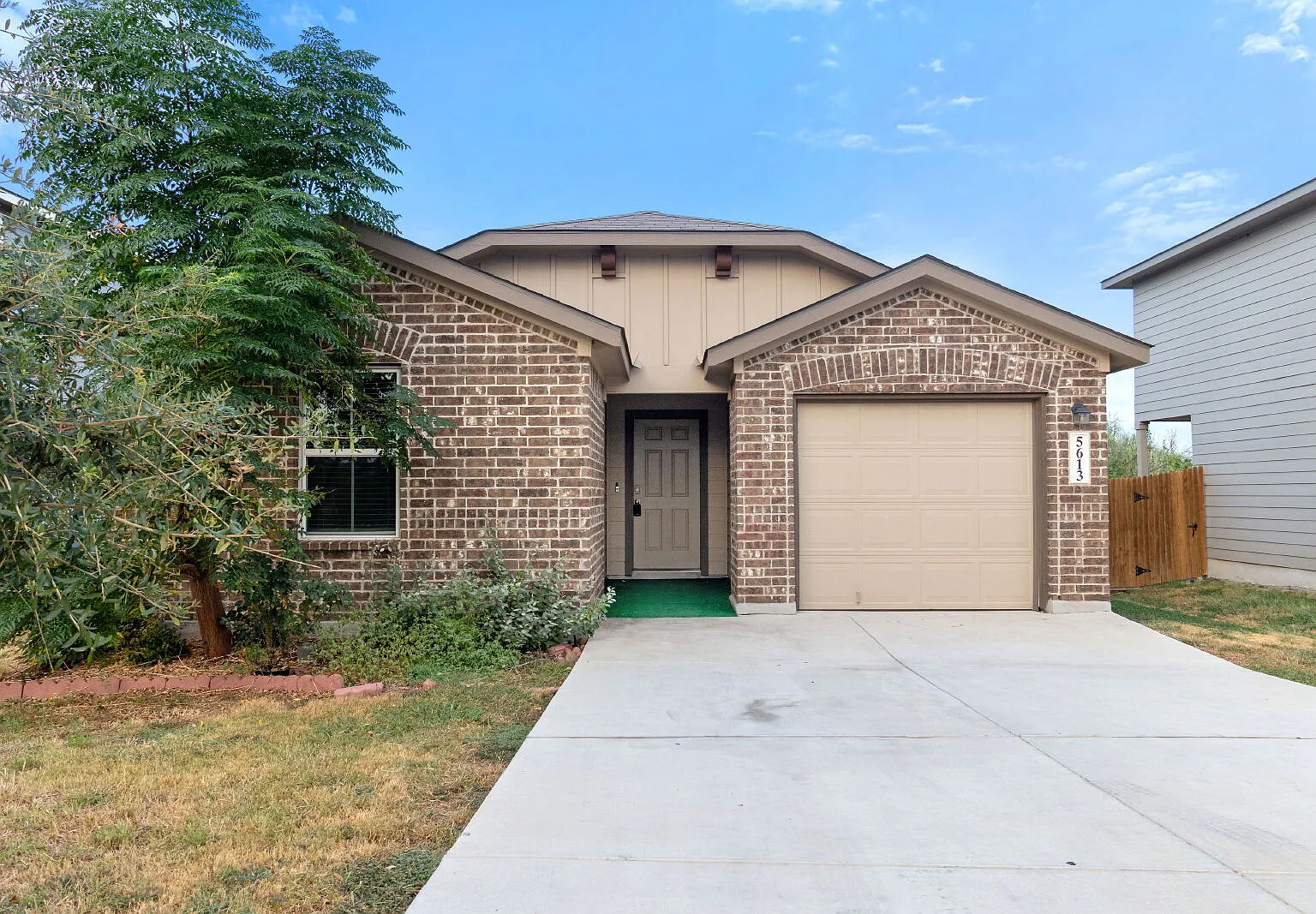 3 bed, 2.0 bath, 1307 sqft, $1,650 — Photo 1