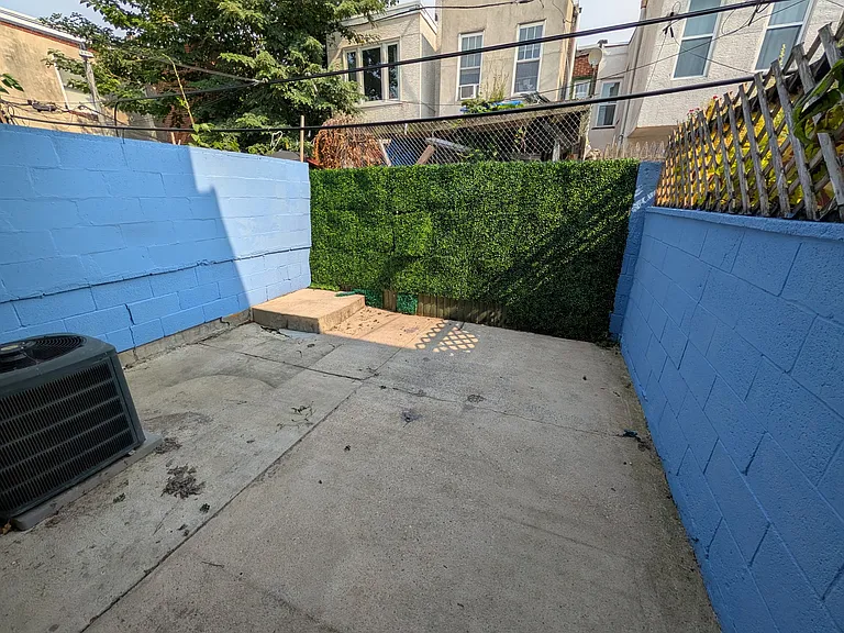 1843 Hoffman St — Photo 8