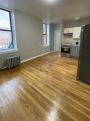 3rd image of 81 W 127th St #5E