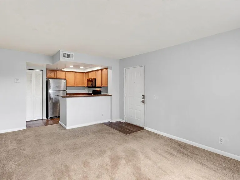 718 Executive Center Dr #16 — Photo 6