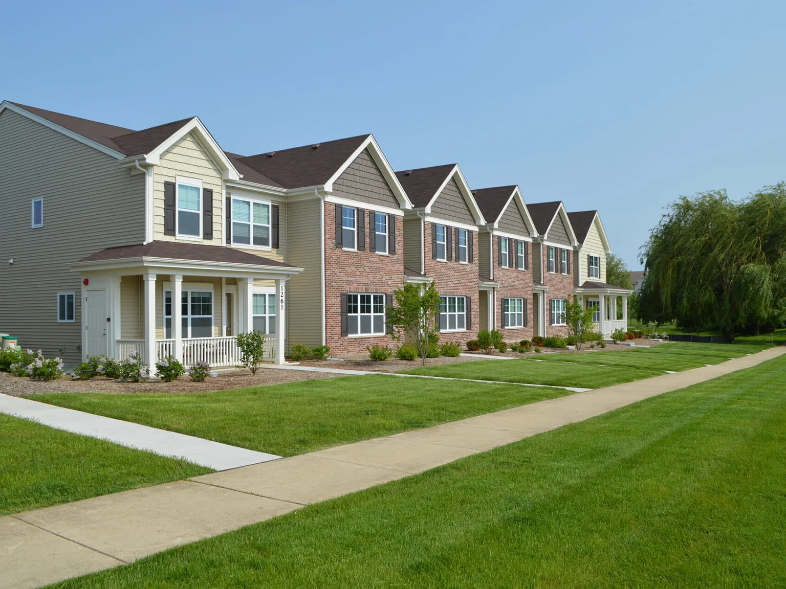 3 bed, 2.5 bath, 1465 sqft, $2,595 — Photo 1