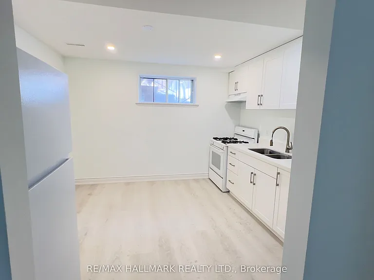 131 Southview Dr #BASEMENT — Photo 3