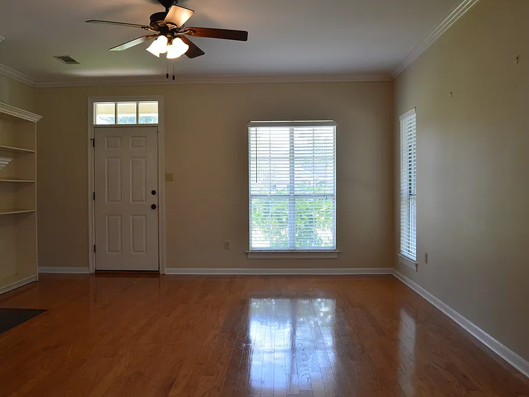18574 Lake Iris Ave — Photo 7