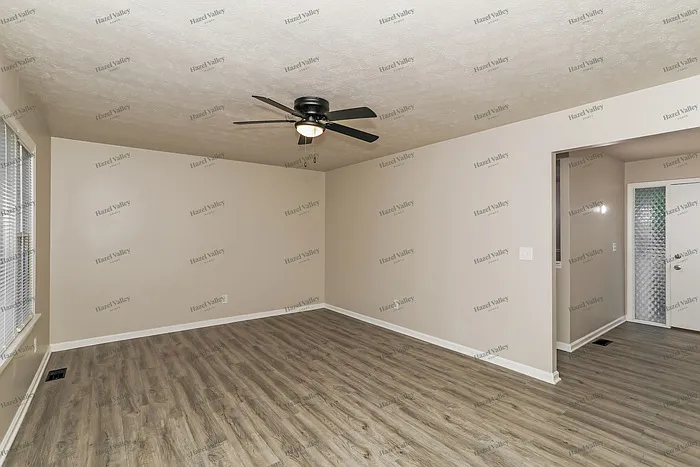891 Clearfield Ln — Photo 7