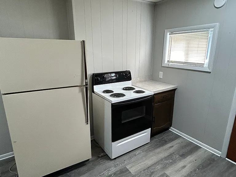 506 E Center St — Photo 4