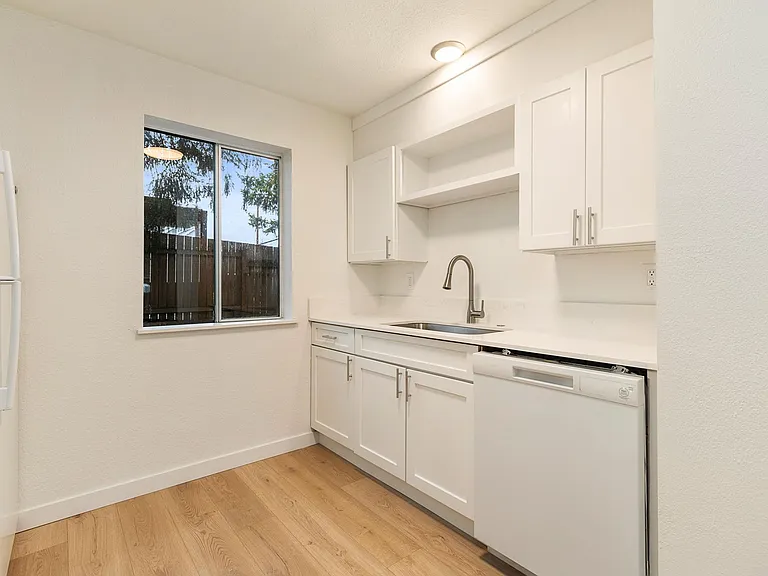 Crestwood Place — Photo 10