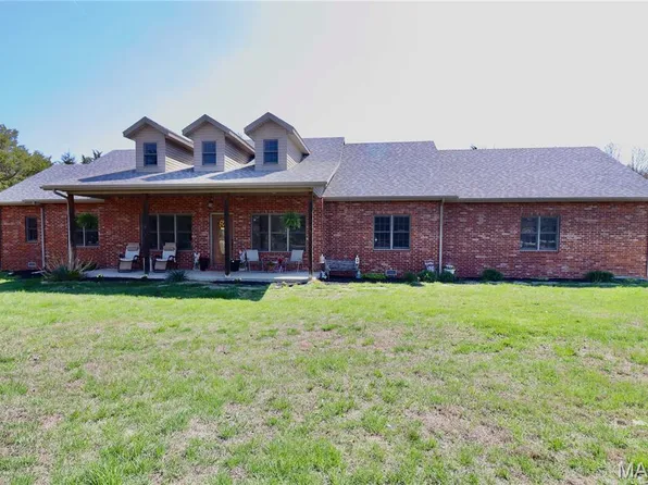 18921 Pleasant View Dr, Lebanon, MO 65536