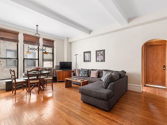 2nd image of 135 W 79th St APT 4C