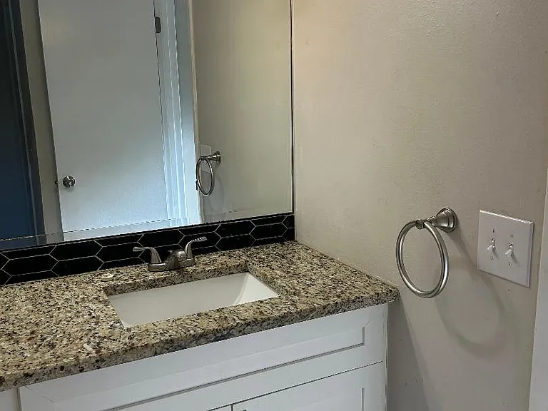 833 Berkshire Dr — Photo 19