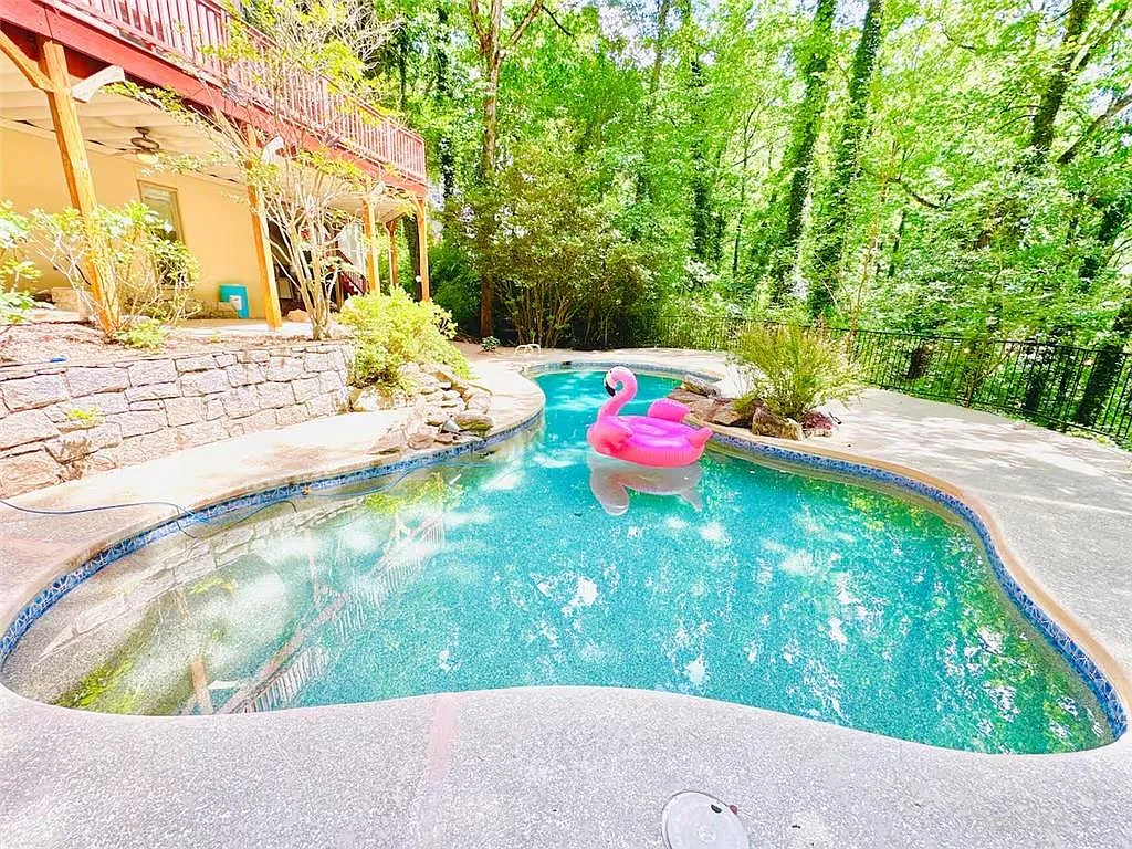 6 bed, 3.5 bath, 5012 sqft, $7,500 — Photo 1
