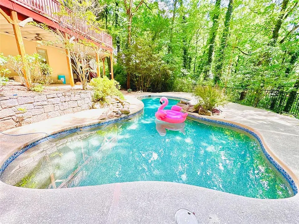 River Court Pkwy
