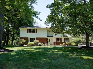 633 Sequoia Dr, Webster, NY 14580