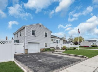 313 Illinois Ave, Massapequa Park, NY 11762