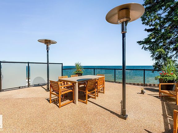 3rd image of 305 Lakeshore Dr