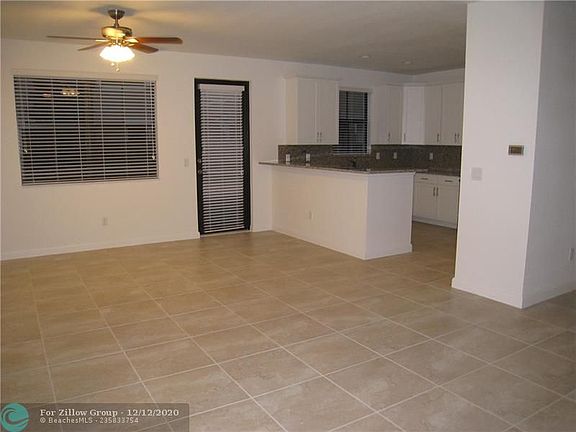 5th image of 9586 Town Parc Cir N