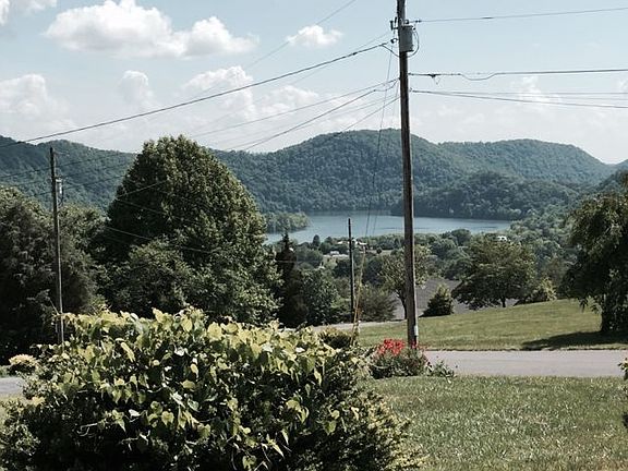 3rd image of 140 Grandview Cir