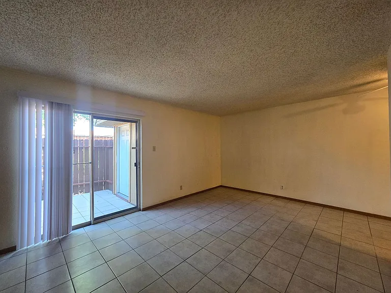 2304 Wales Cir #B — Photo 7