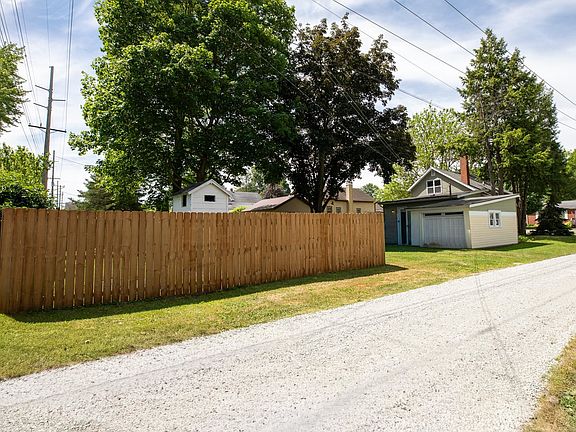 4th image of 749 Thayer St